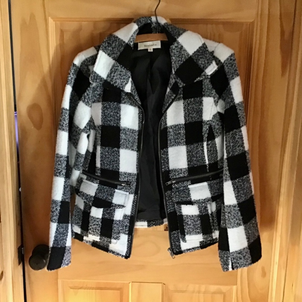 Black and white zippered check  jacket